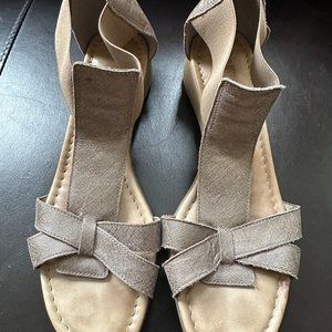 The Flexx Sandals 10 Pewter Leather Metallic Pull On Band Together Gladiator